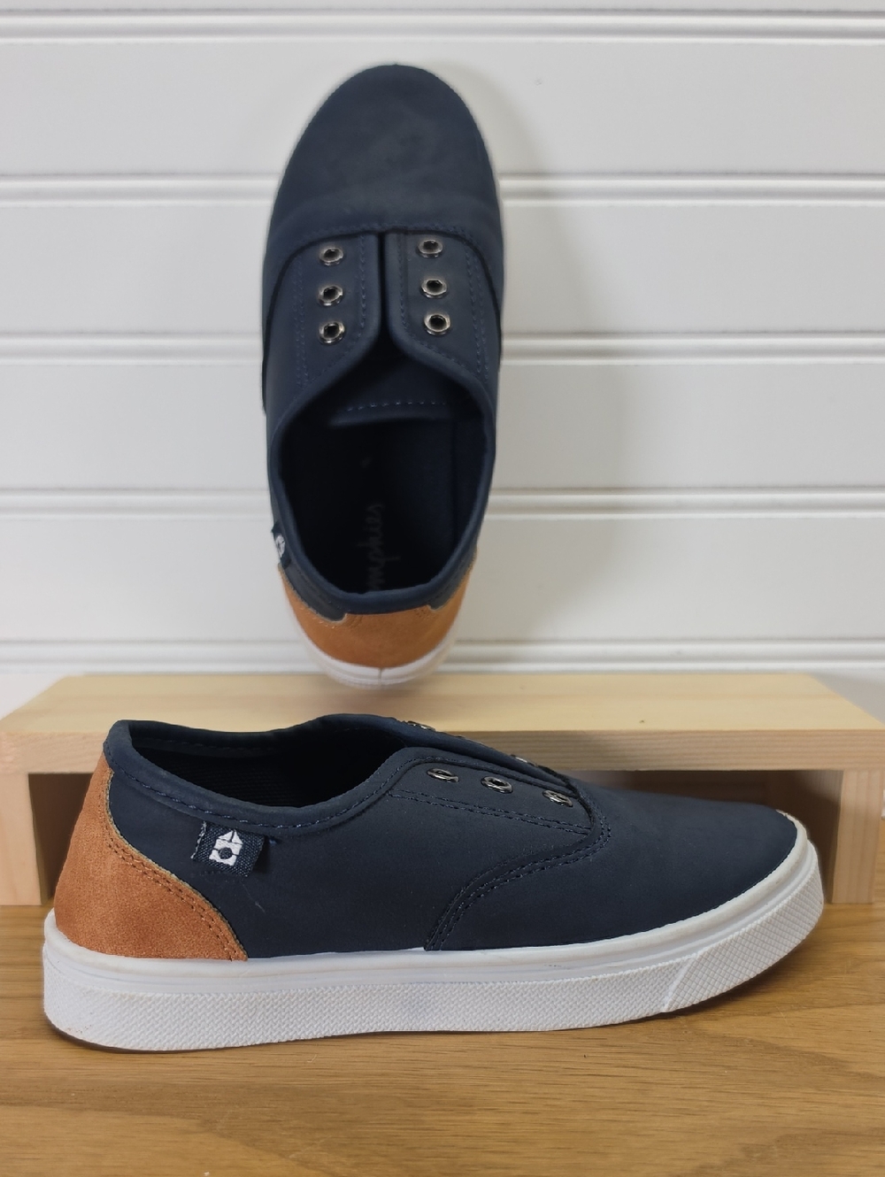 Oomphies Robin Casual Navy and Brown Slip-On Kids Sneakers Size 11Y